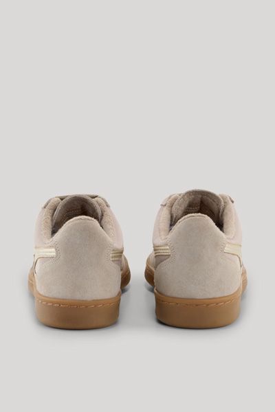 Moderne Sneaker aus Wildleder und Nylon