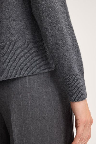 Lockerer Kaschmirpullover mit Stufensaum