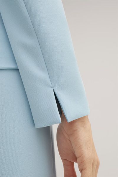 Schmal geschnittener Viskose-Crêpe-Blazer