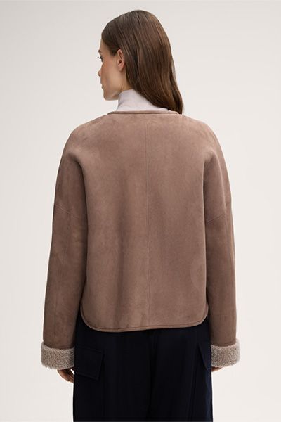 Minimalistische Lammfelljacke aus Leder