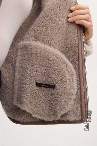 Minimalistische Lammfelljacke aus Leder