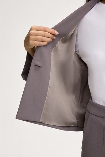 Moderner Crêpe-Blazer in Kastenform