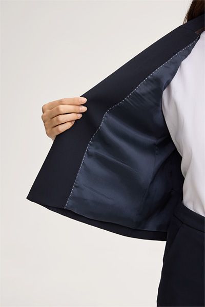 Klassischer Crêpe-Blazer mit Pattentaschen