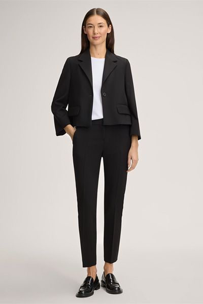 Kurzer Crêpe-Blazer mit Pattentaschen