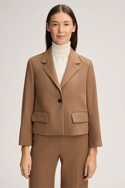 Kurz geschnittener Crêpe-Blazer mit Pattentaschen