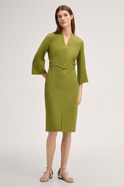 Etui-Kleid mit Raffung und V-Ausschnitt