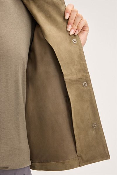 Minimalistische Hemdjacke aus Ziegenvelours