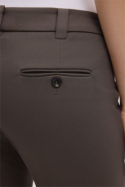 Baumwollstretch-Chino mit festem Saumumschlag
