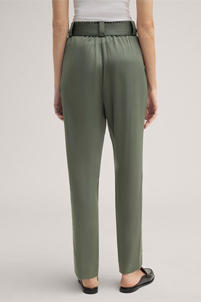 Lässige Bundfaltenhose mit Gürtel