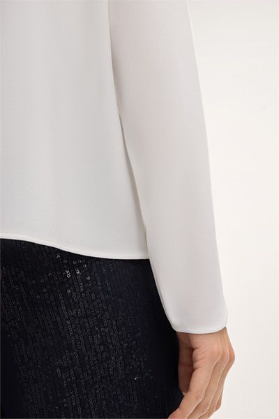 Minimalistische Crepe-Bluse mit U-Boot-Ausschnitt
