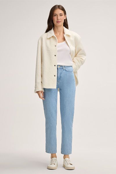 Hellblaue Mom-Jeans mit hohem Bund