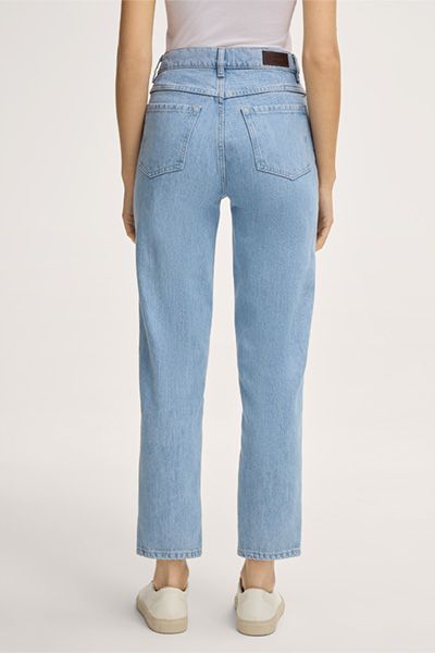 Hellblaue Mom-Jeans mit hohem Bund