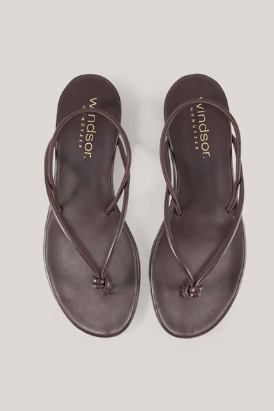 Minimalistische Riemchensandalen aus Leder