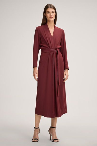 Elegantes Plissee-Midi mit Gürtel
