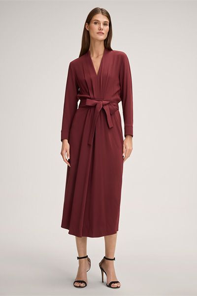 Elegantes Plissee-Midi mit Gürtel