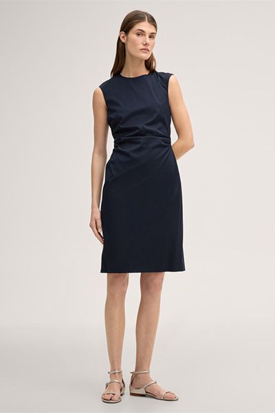 Elegantes Midi-Etuikleid mit Drapierungen