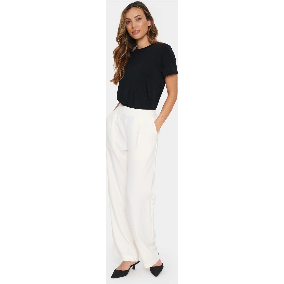 Minimalistische Faltenhose mit weitem Bein