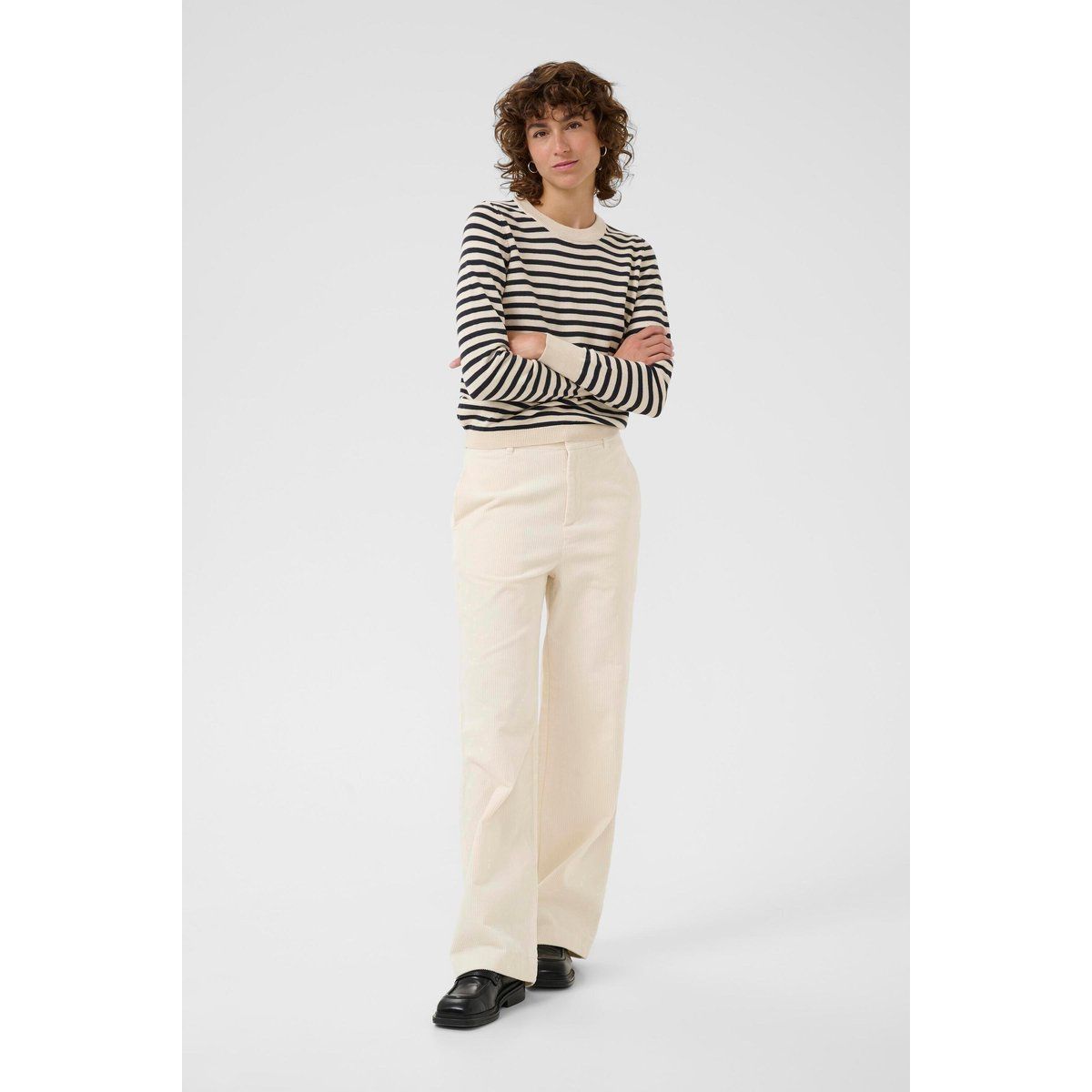 Weit geschnittene Cordhose mit mittelhohem Bund