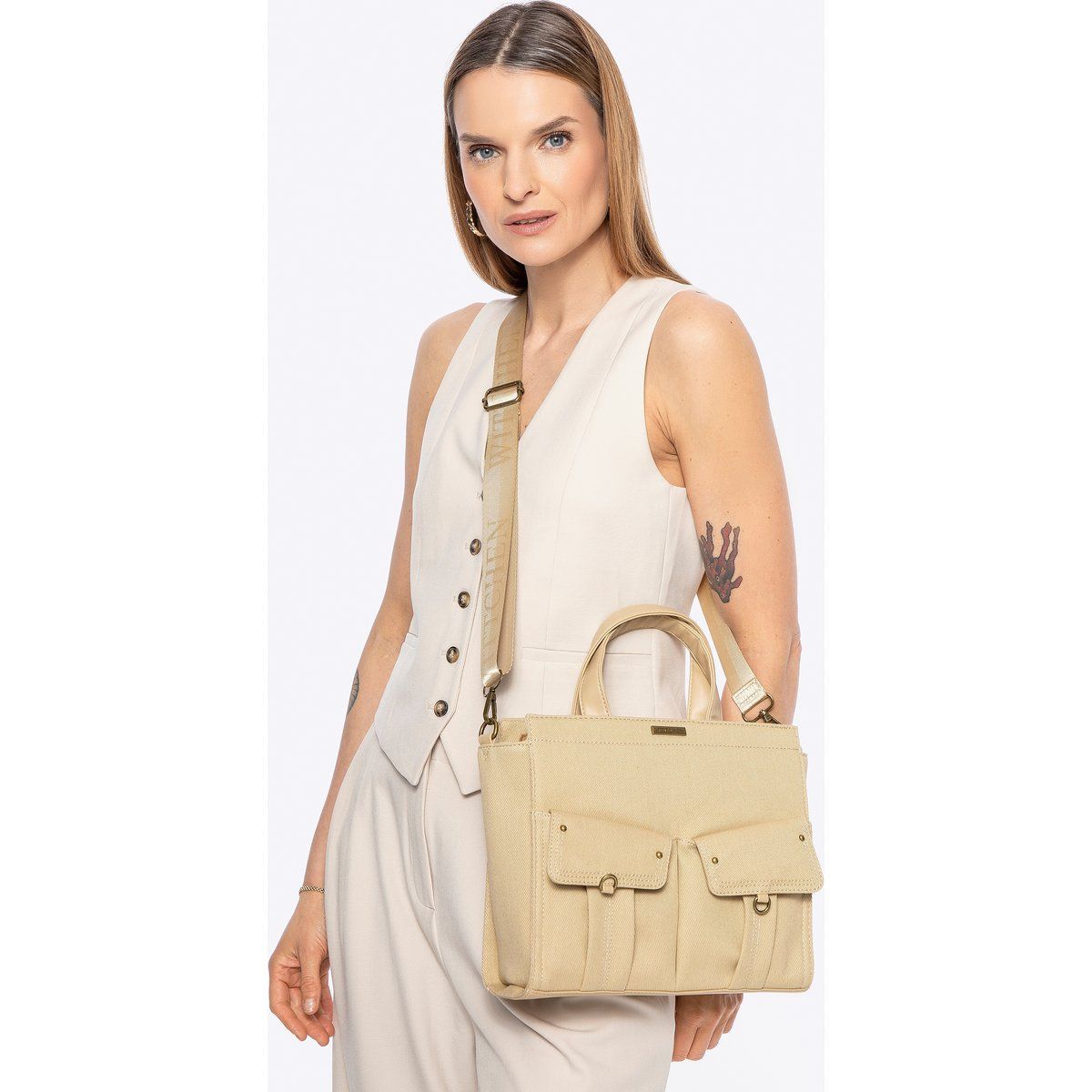Kastenförmige Canvas-Tote mit Taschen