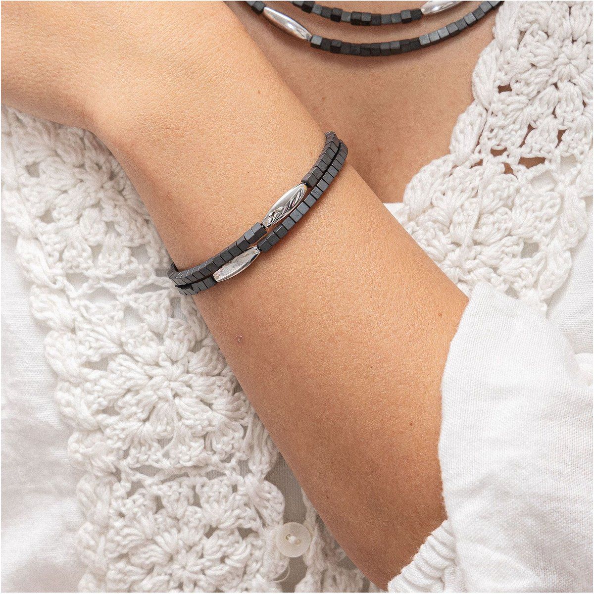 Minimalistisches zweireihiges Hämatit-Armband