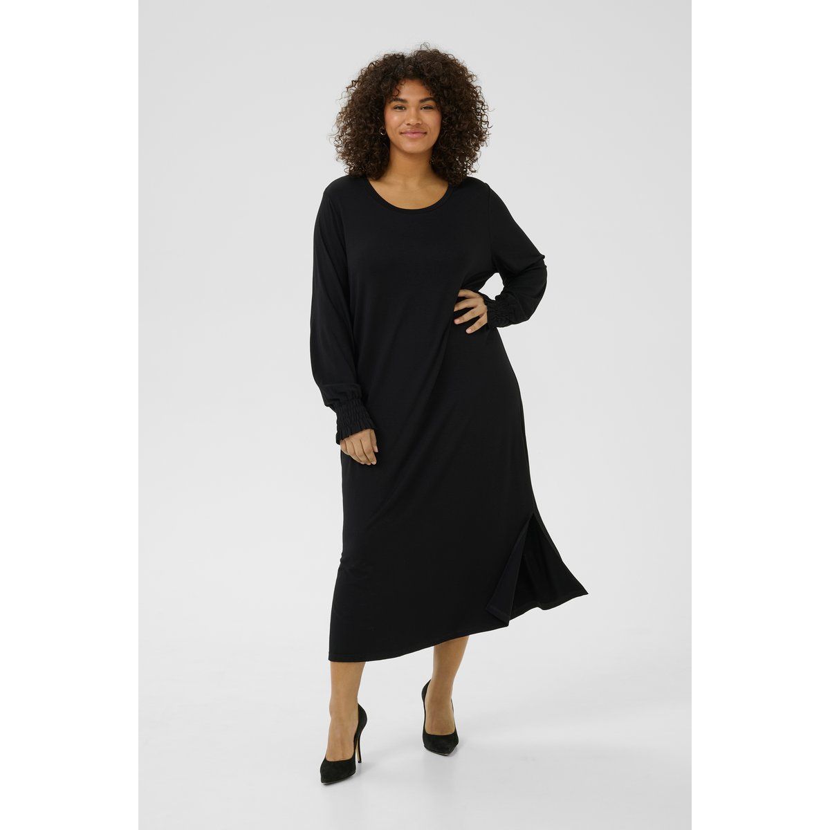 Entspanntes Jersey-Midikleid mit Smok-Manschetten