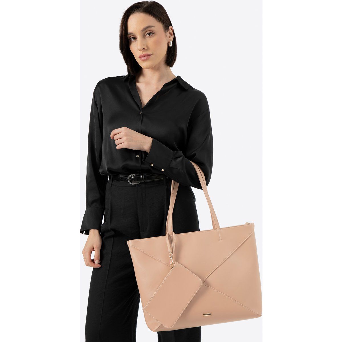 Shopper mit Ziernähten und Etui