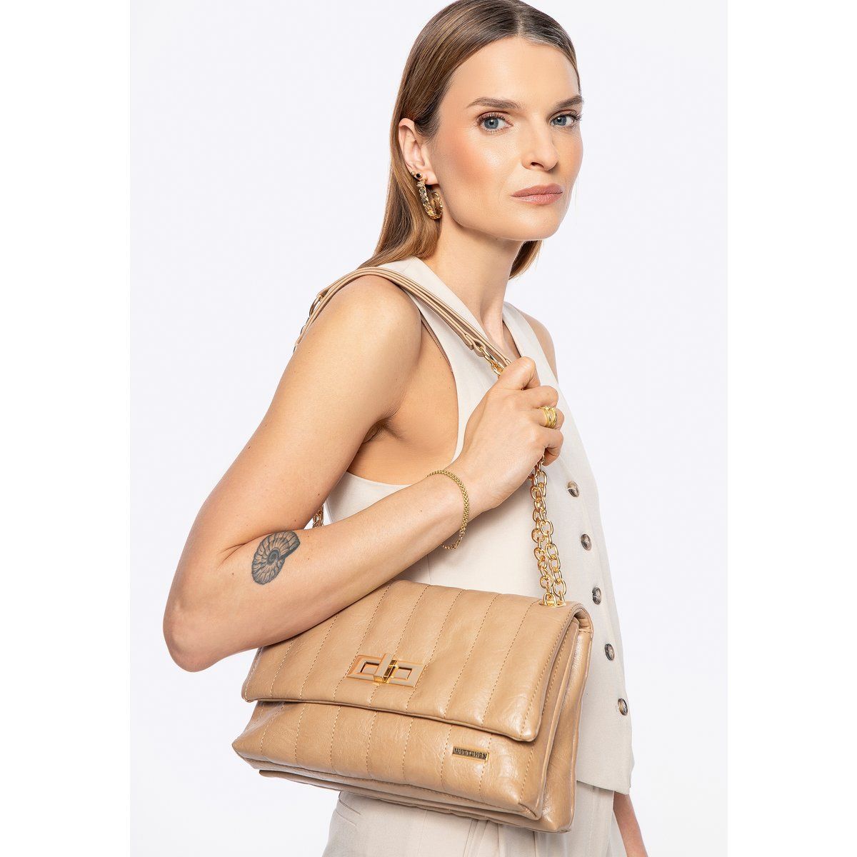Gesteppte Öko-Leder-Schultertasche mit Kette