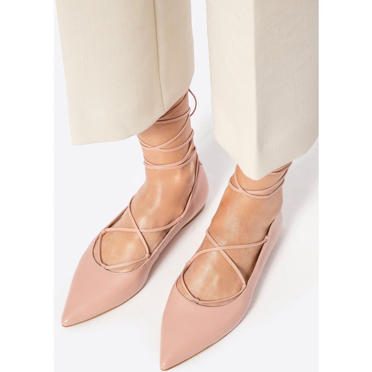 Spitze Leder-Ballerinas mit Schnürung