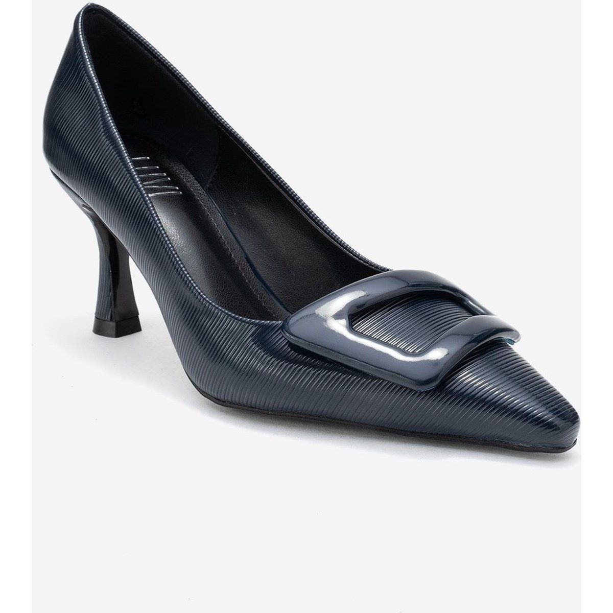 Pumps mit spitzer Zehenpartie und Schnalle
