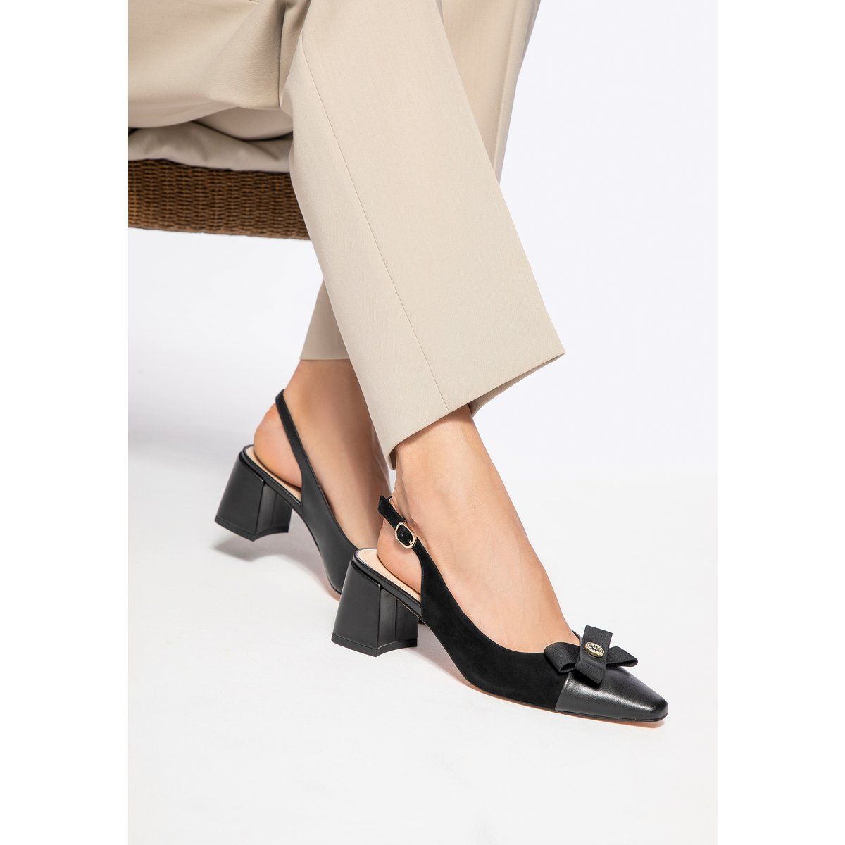 Spitze Slingpumps mit Blockabsatz