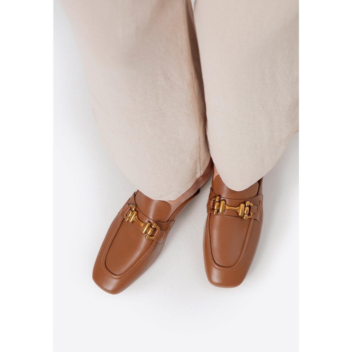 Elegante Mules mit Horsebit-Spange