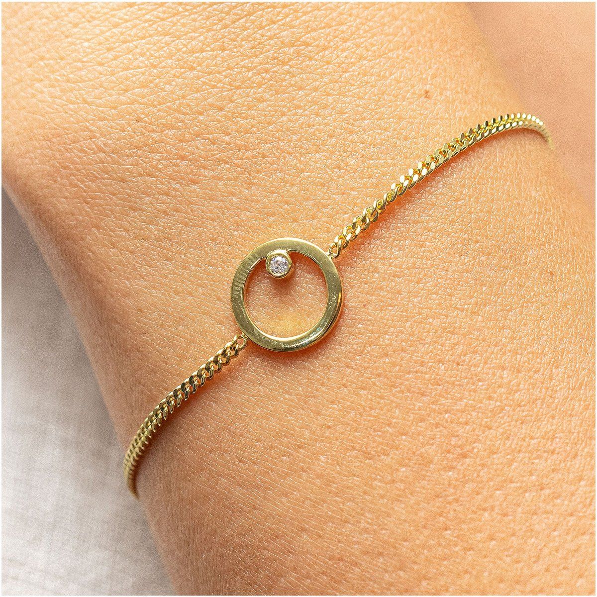 Minimalistisches Kreis-Armband mit Zirkonia