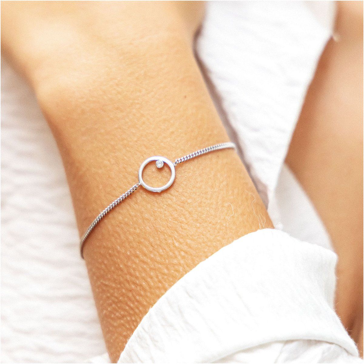 Elegantes Silber-Kreisarmband mit Zirkonia