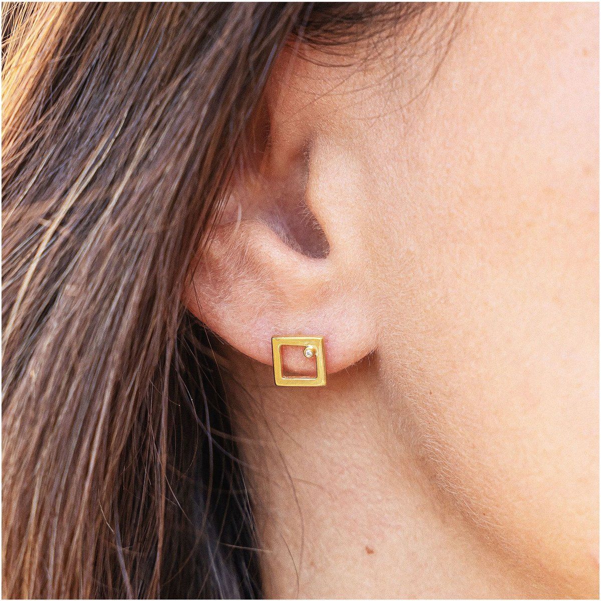 Minimalistische quadratische Ohrstecker mit Zirkonia