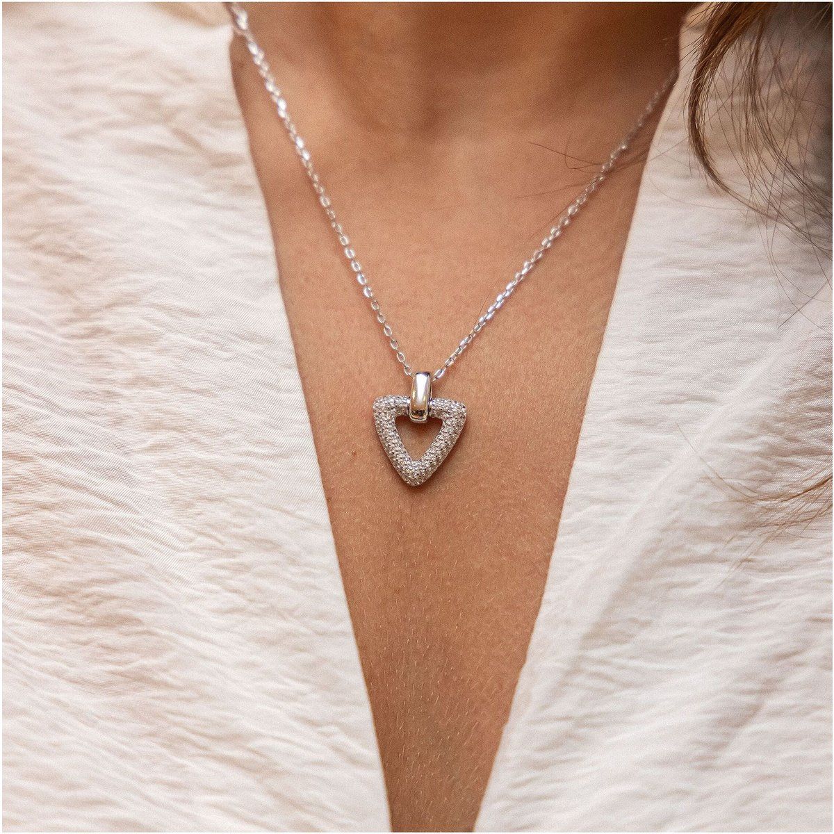 Geometrischer Herz-Anhänger mit Kette