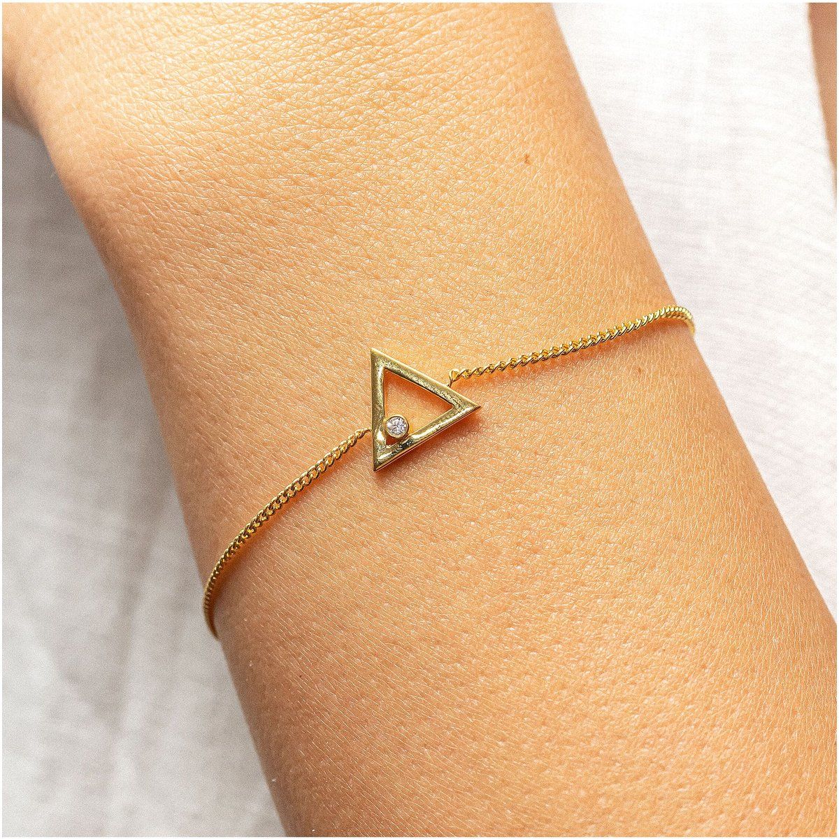 Minimalistisches vergoldetes Dreieck-Armband