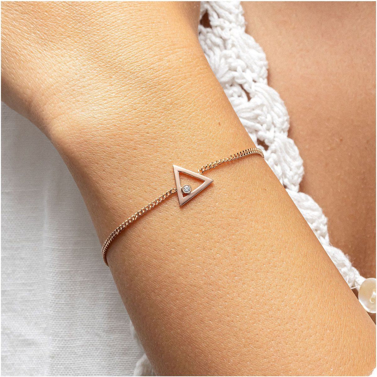 Filigranes Geometrisches Dreieck-Armband