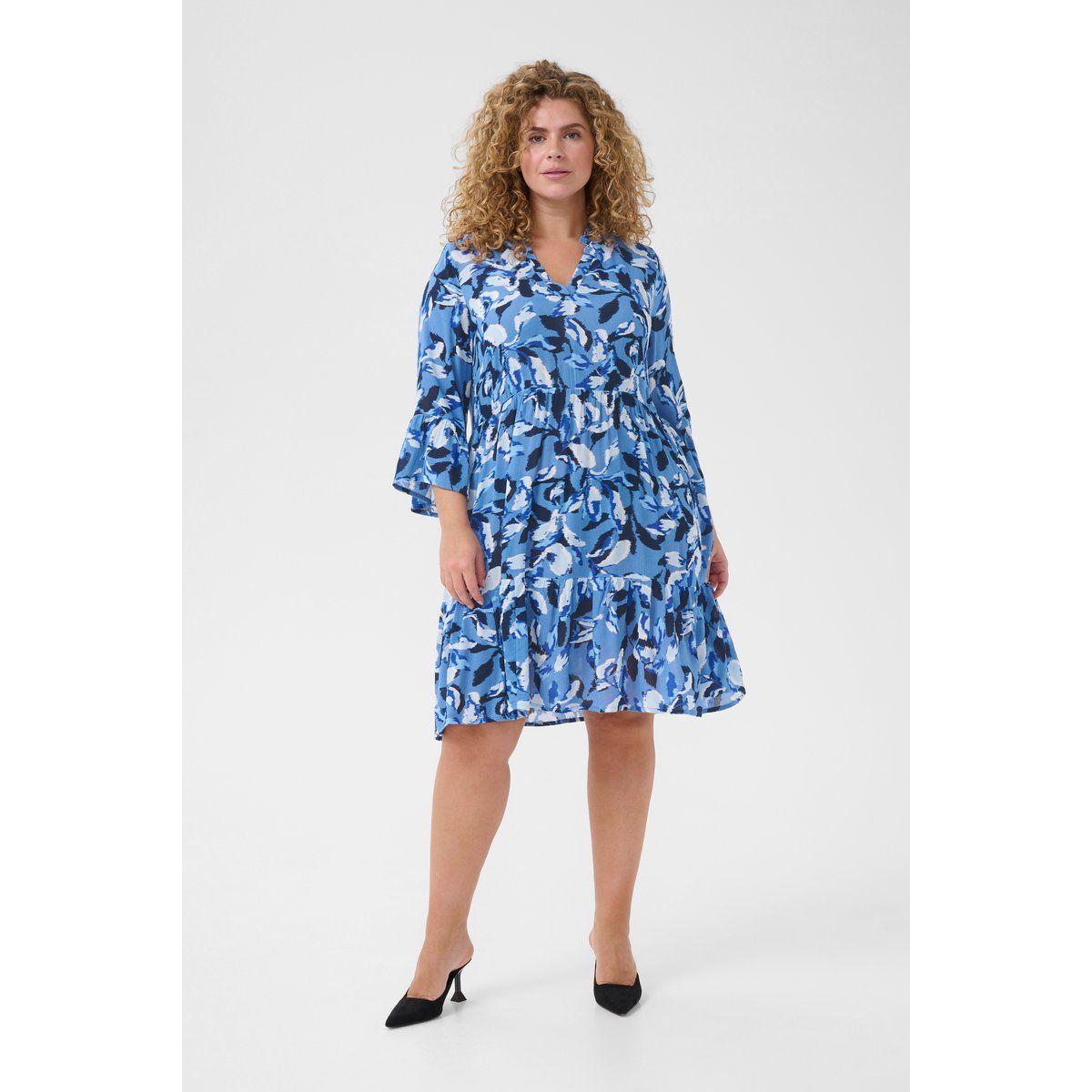 Gestuftes Midikleid mit abstraktem Muster