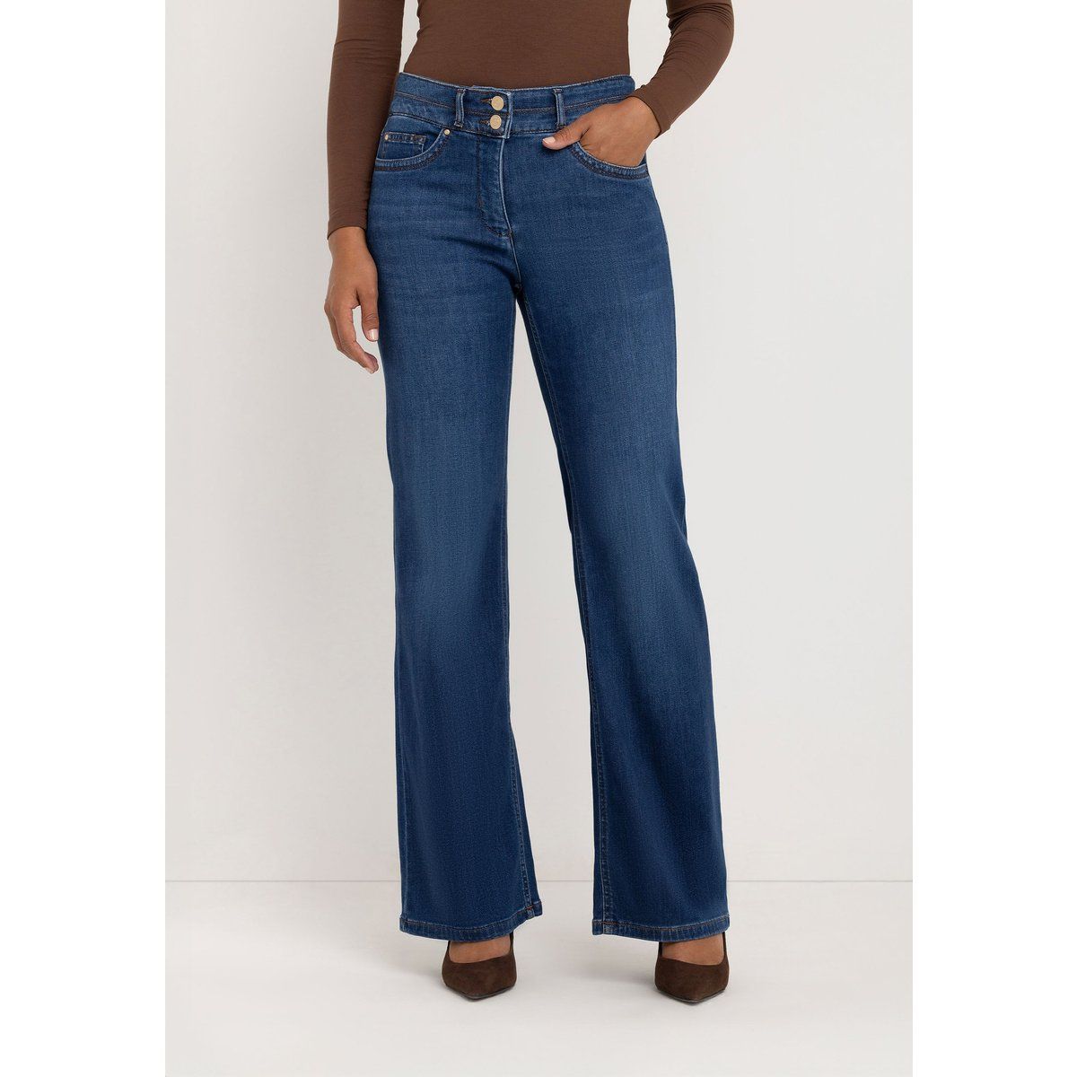 Klassische Bootcut-Jeans mit mittlerer Leibhöhe
