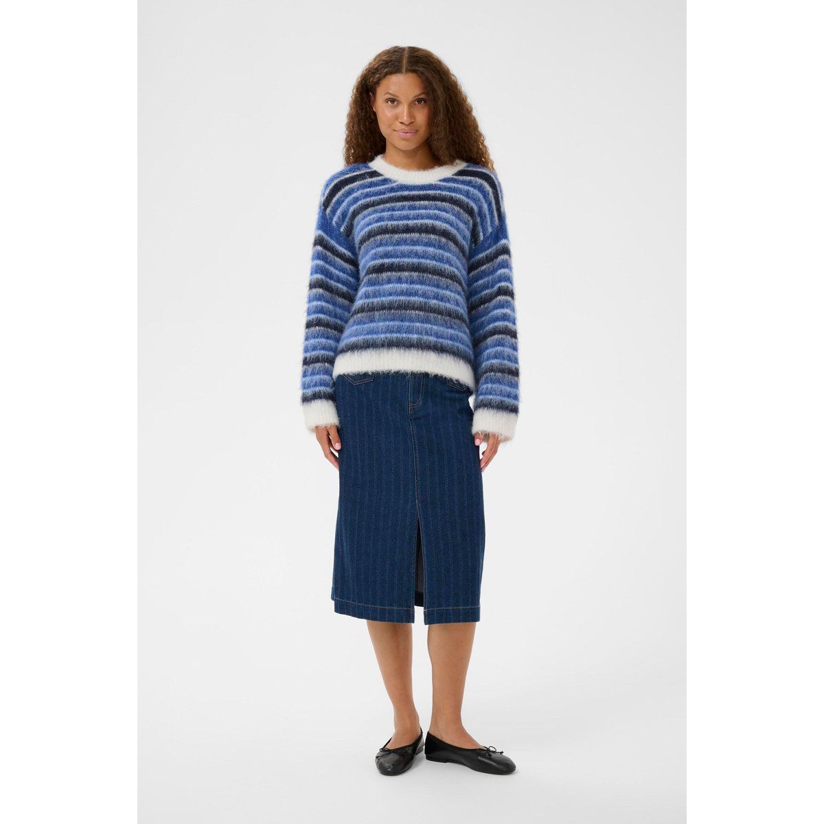 Flauschiger gestreifter Rundhals-Strickpullover