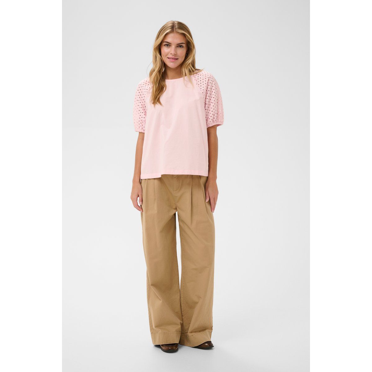 Lockere Bluse mit Lochstickerei-Ärmeln