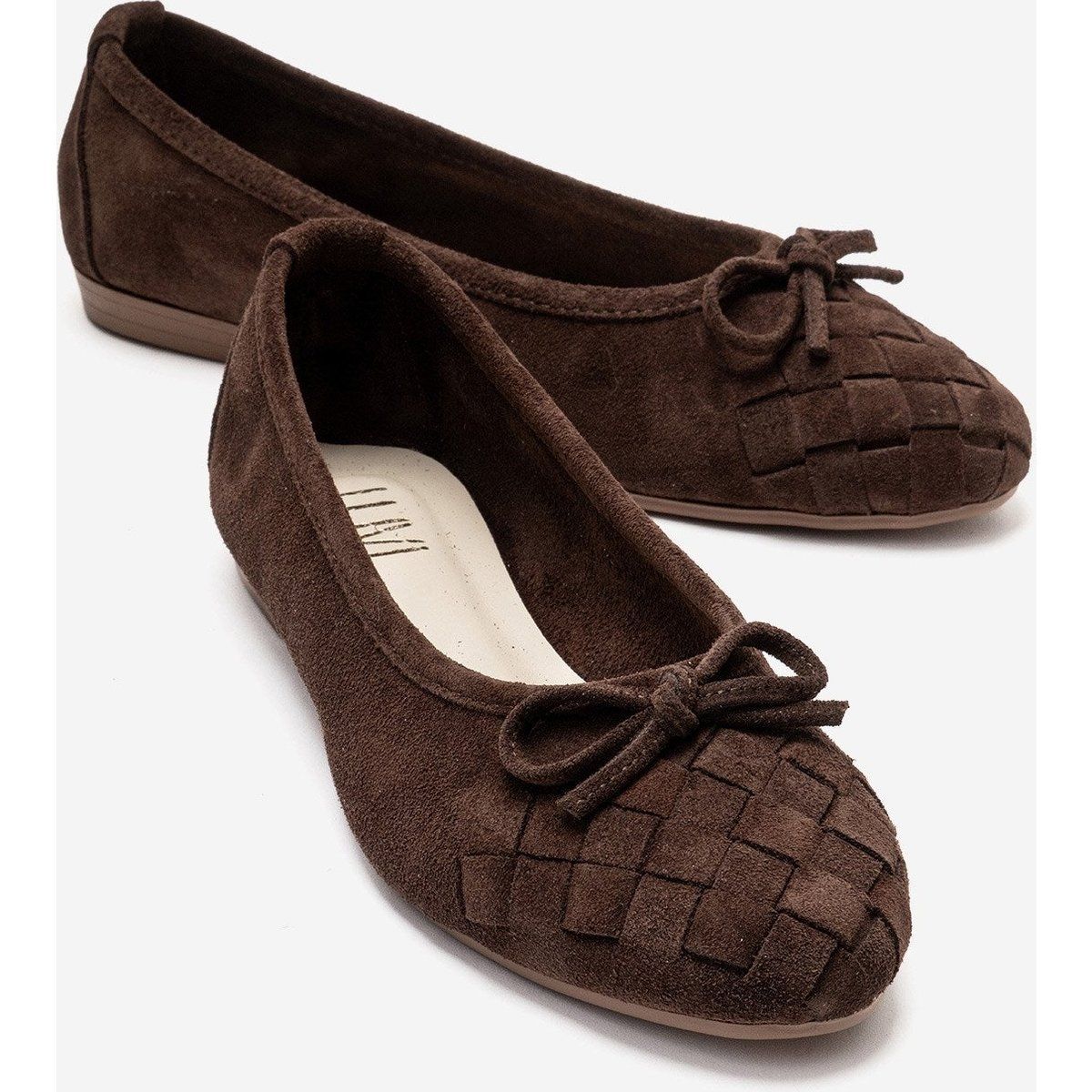 Wildleder-Ballerinas mit geflochtener Kappe