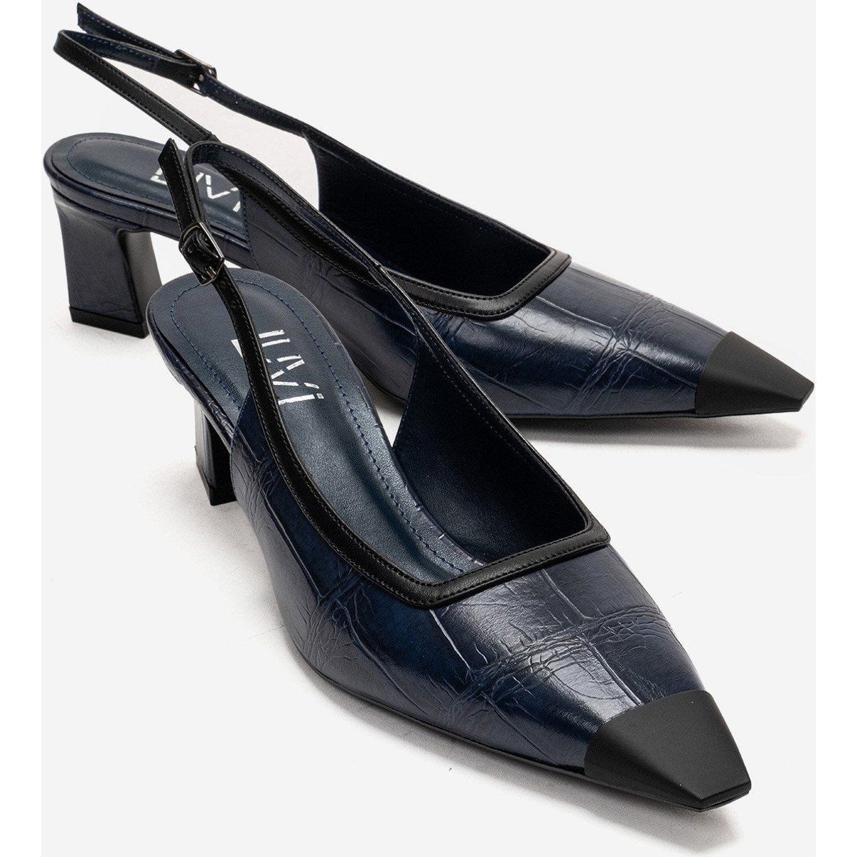 Minimalistische Slingpumps mit Krokoprägung