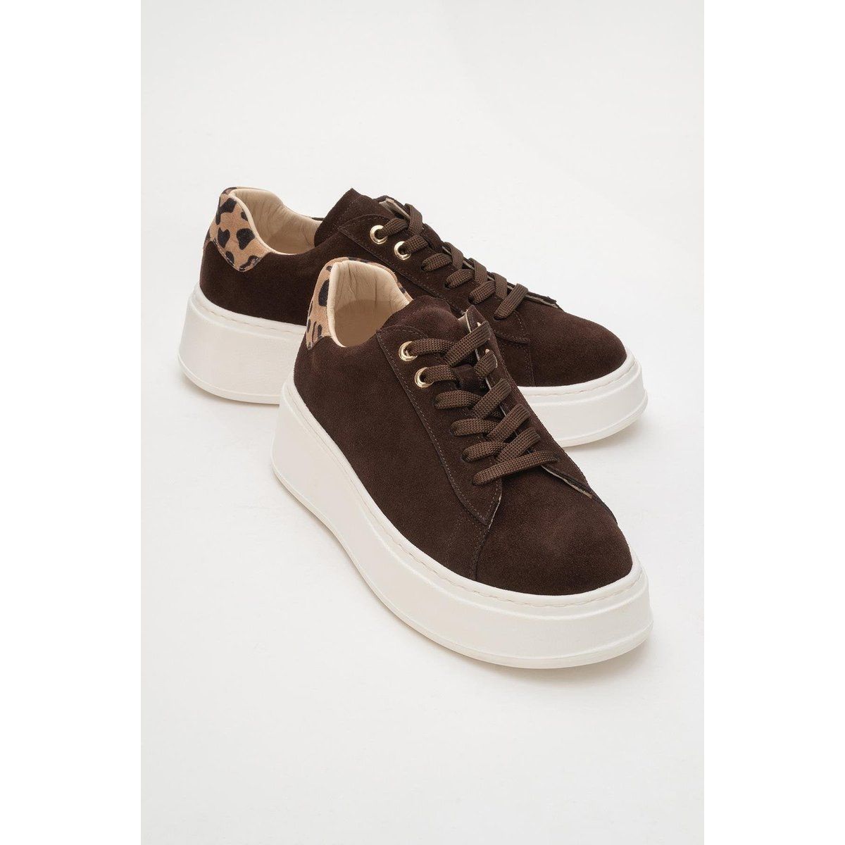 Plateau-Sneaker aus Wildleder mit Leoparden-Detail