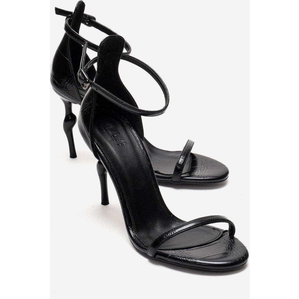 Minimalistische Riemchen-Sandalen mit Skulptur-Absatz