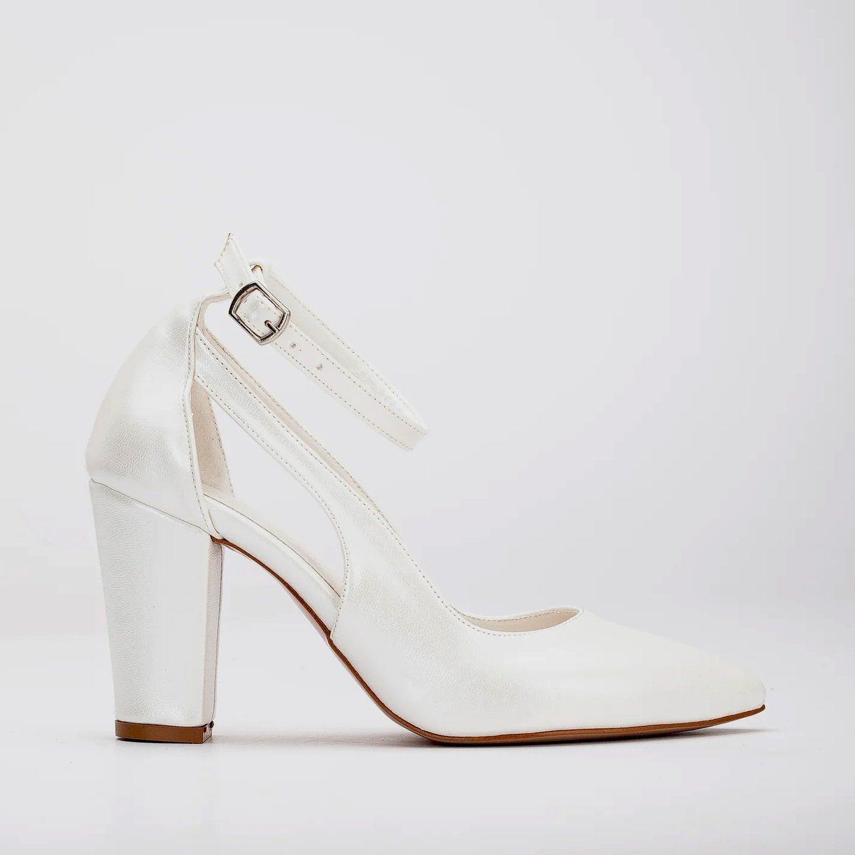 Spitze Blockabsatz-Pumps mit Fesselriemen
