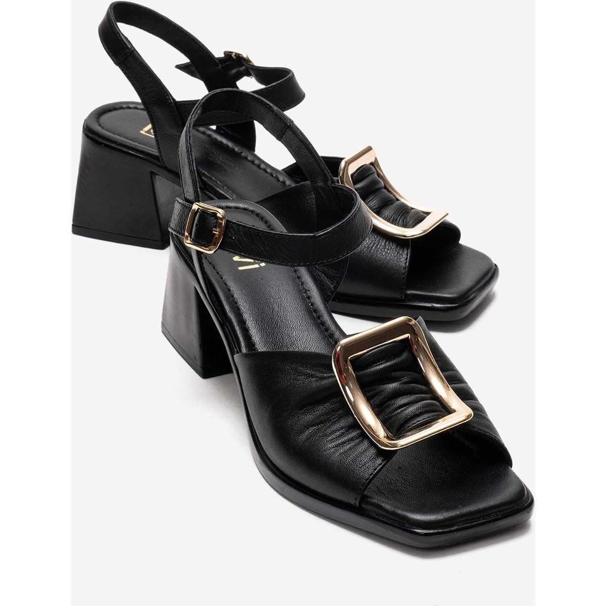 Raffinierte Sandalen mit quadratischer Schnalle