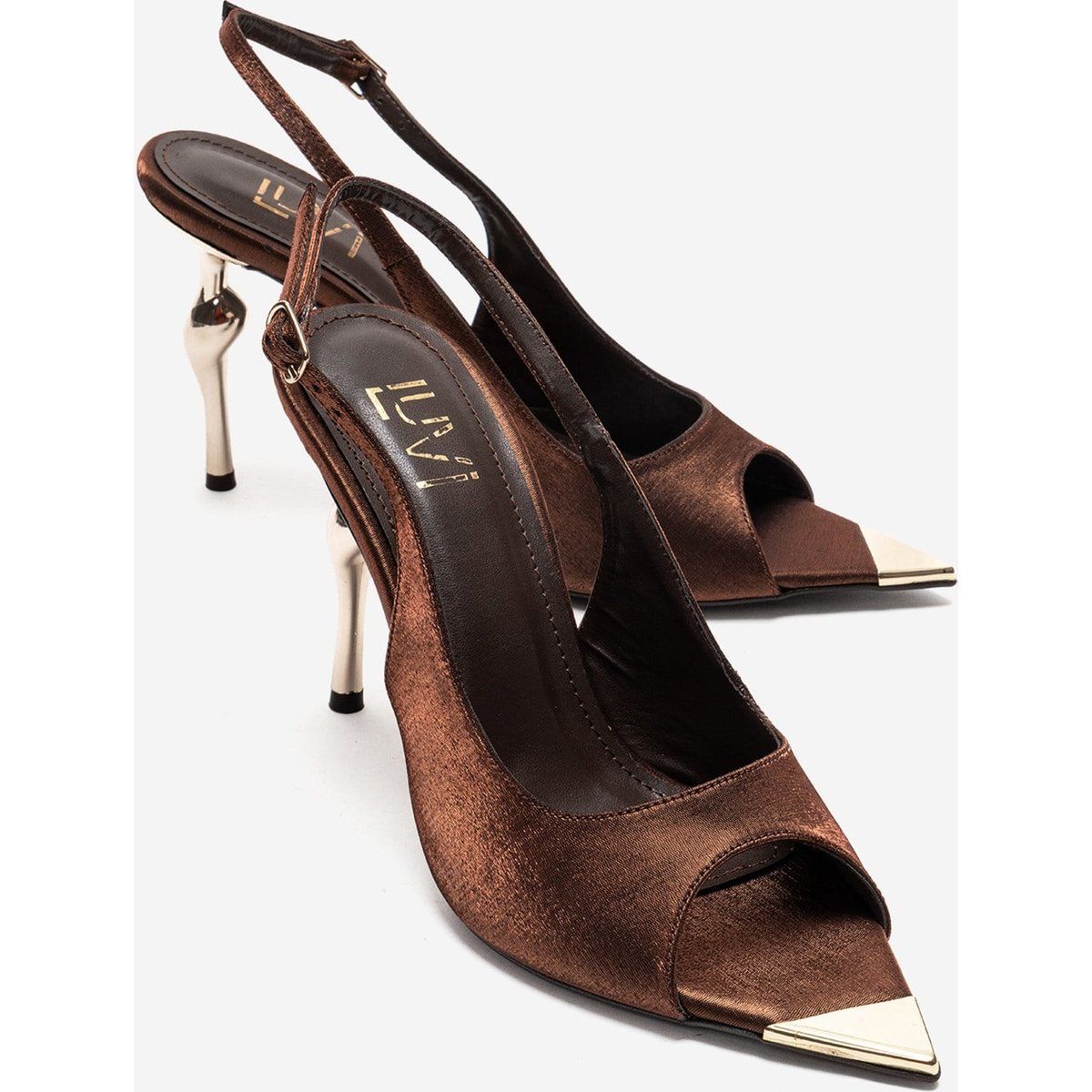 Satin-Slingpumps mit skulpturalem Absatz