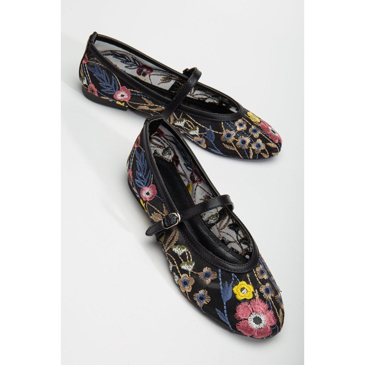 Mary Janes mit Blumenstickerei
