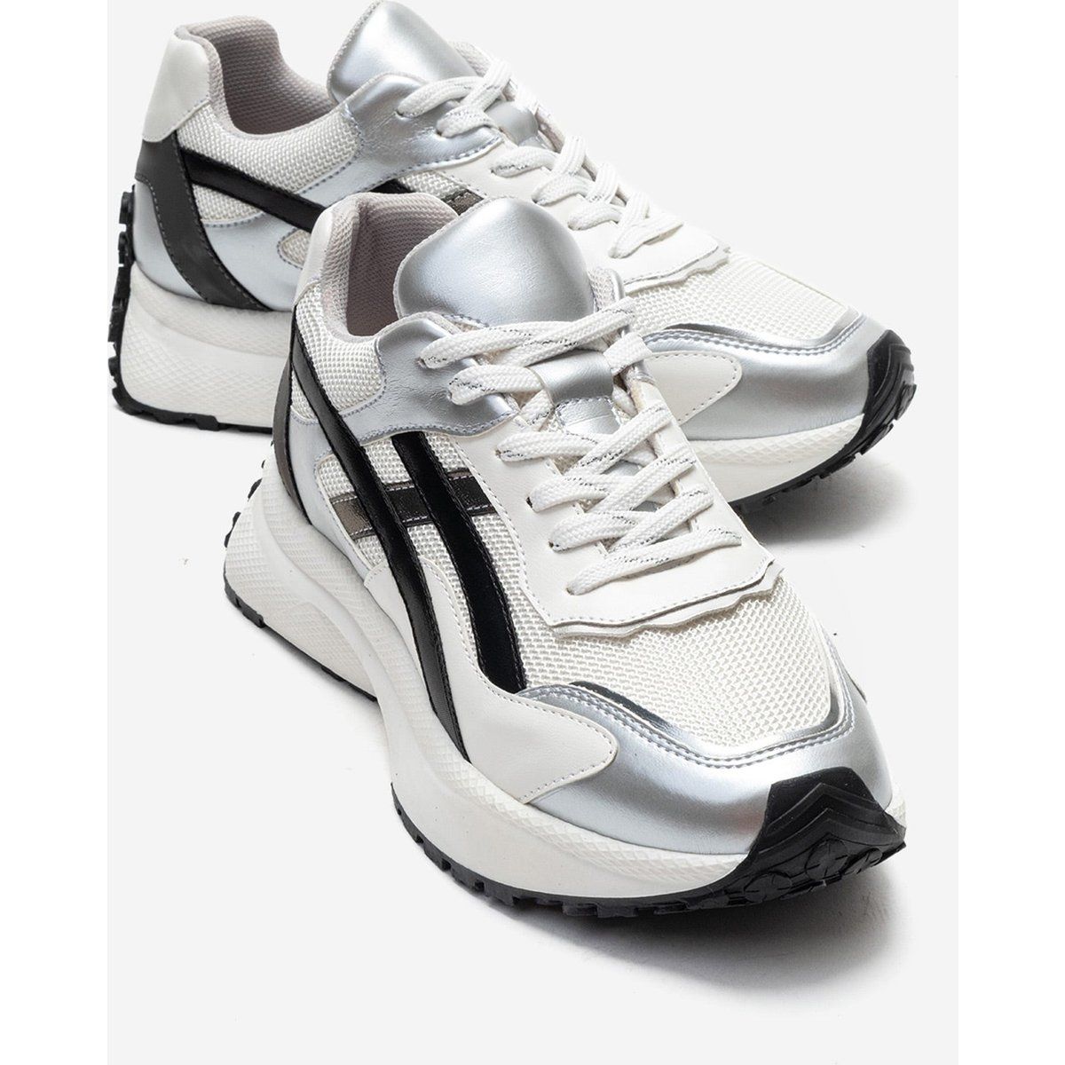 Zeitgemäße Chunky Metallic-Sneaker